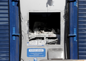 Έκρηξη στο ΑΤΜ έξω από το δημαρχείο Αυλώνα
