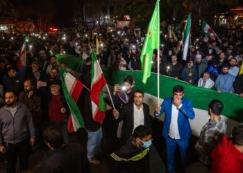 Πανηγυρισμοί στην Τεχεράνη για τις επιθέσεις κατά του Ισραήλ