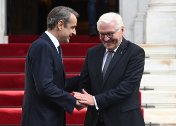 Μητσοτάκης σε Σταϊνμάιερ: Το ζήτημα των γερμανικών αποζημιώσεων και το κατοχικό δάνειο είναι ακόμα «ζωντανά»