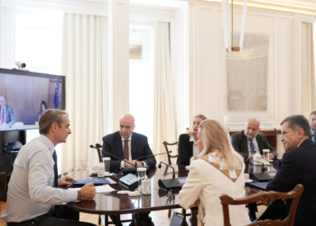 Συνάντηση του πρωθυπουργού με τους ευρωβουλευτές της ΝΔ