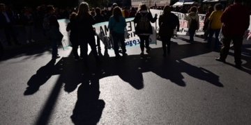Δημήτρης Γιαννακόπουλος: Ποιοι και πώς ξανανοίγουν τη συζήτηση για επαναφορά των δώρων στο δημόσιο