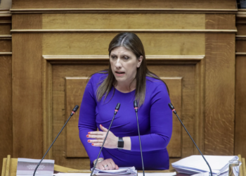 «Ροζ ΠΑΣΟΚ»: Άναψαν τα αίματα για Κωνσταντοπούλου – Θεοχάρη