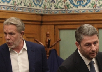 Δημήτρης Καμπουράκης: Το ΠΑΣΟΚ σε πολιτική αναταραχή