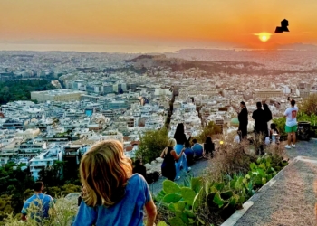 Σε ανοδική τροχιά και το 2025 η αγορά ακινήτων: Ποιες περιοχές ευνοούνται