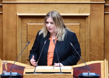 Μαρία Συρεγγέλα: «Η πολιτική αντιπαράθεση σταματάει εκεί που ξεκινάει ο θεσμικός σεβασμός»