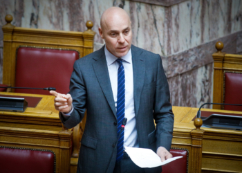 Επιστροφή Γιώργου Αμυρά στη Βουλή – Παίρνει την έδρα του Κ. Τασούλα