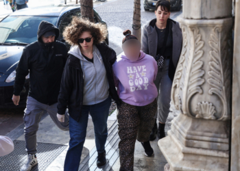 Κακοποίηση παιδιού στο Ηράκλειο: Φίλης της 26χρονης: «Άφηνε το παιδί μόνο στο σπίτι για να βγει για καφέ»