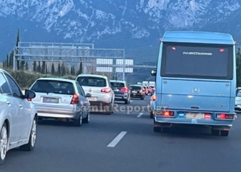 Επιστροφή εκδρομέων: Ουρές έξω από τη Λαμία, προβλήματα στην Αθηνών – Κορίνθου