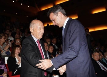 Μητσοτάκης για Σημίτη: Συνόδευσε την Ελλάδα στα μεγάλα εθνικά της βήματα
