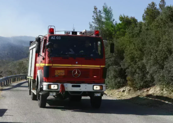 Πυρκαγιά σε απορρίμματα σε οικοπεδικό χώρο στον Ασπρόπυργο