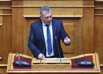 Βουλευτές φόρεσαν μπλούζα με το σύνθημα «ΟΧΙ ΣΤΗ ΒΙΑ» (εικόνα)