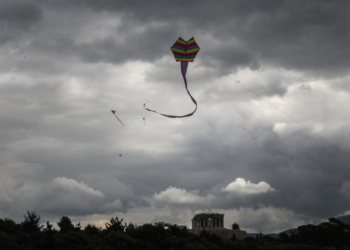 Τσατραφύλλιας: Διπρόσωπος ο καιρός αυτή την εβδομάδα – Με χιόνια θα γίνει το πέταγμα του χαρταετού