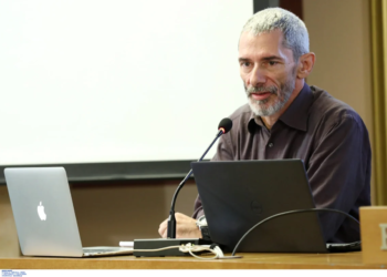 Τα «γυρίζει» ο Λακαφώσης μετά τον σάλο για την ιδιότητά του – Αναθεωρεί για το ξυλόλιο και το παράνομο φορτίο στα Τέμπη
