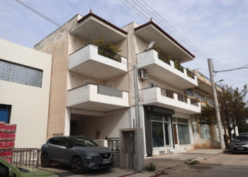 Γυναικοκτονία στο Μενίδι: «Τσακωθήκαμε και την έσπρωξα»- Με ψυχολογικά προβλήματα ο ηλικιωμένος