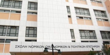 Εισβολή κουκουλοφόρων στη Νομική Αθηνών!