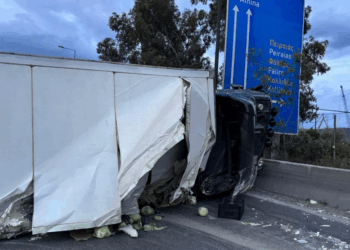 Εθνική οδός Αθηνών-Κορίνθου: Γέμισε παντού λάχανα- Αποκαταστάθηκε η κυκλοφορία