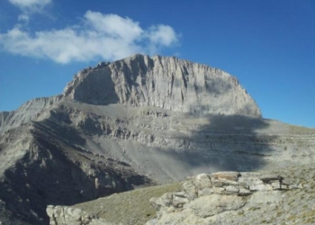 Επιχείρηση μεταφοράς γυναίκας χωρίς τις αισθήσεις της από δυσπρόσιτο σημείο πλησίον του καταφυγίου Αγαπητός στον Όλυμπο