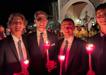 Οι ευχές του Παύλου Ντε Γκρες από τη Νέα Υόρκη και η φωτογραφία με τους γιους του