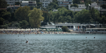 Αθηναϊκή Ριβιέρα: Από ΗΠΑ έως Ηνωμένα Αραβικά Εμιράτα και την Ομογένεια- Ποιοι αγοράζουν στην περιοχή