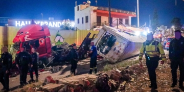 Σοκαριστηκές φωτογραφίες από το τροχαίο στη Θηβών και Πέτρου Ράλλη
