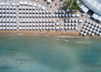 Γαλάζια Σημαία – Γαλάζια Ελλάδα: Στην κορυφή του κόσμου με 623 μαγευτικές ακτές- Που θα κολυμπήσετε άφοβα