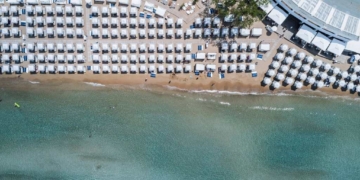 Γαλάζια Σημαία – Γαλάζια Ελλάδα: Στην κορυφή του κόσμου με 623 μαγευτικές ακτές- Που θα κολυμπήσετε άφοβα