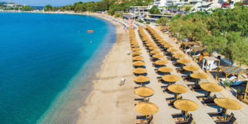 Ακτή Βουλιαγμένης: Το διαμάντι της Αττικής Ριβιέρας- Η ιστορία της – Γιατί την θέλουν όλοι