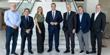Συνάντηση των Μελών ΔΣ του ΣΕΤΕ με τον Ευρωπαίο επίτροπο Βιώσιμων Μεταφορών και Τουρισμού Απ. Τζιτζικώστα