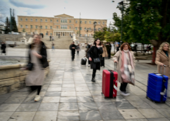 Δημήτρης Καμπουράκης: Η Μεσαία Τάξη σε Αναμμένα Κάρβουνα