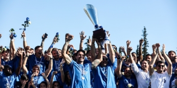 Εικόνες και πλάνα από τους ξέφρενους πανηγυρισμούς και την απονομή τροπαίου στην Κηφισιά