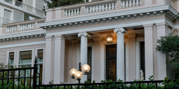 «Κόψτε τα πισώπλατα…»