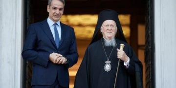 Συνάντηση Μητσοτάκη με τον Οικουμενικό Πατριάρχη Βαρθολομαίο