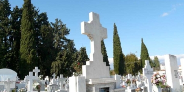 Πάτρα: Δύσκολο να πεθάνεις- Με «δελτίο» οι ταφές στην πόλη