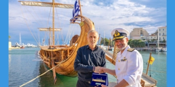 Ο Δήμαρχος Πειραιά  Γ. Μώραλης υποδέχθηκε  την ιστορική τριήρη «Ολυμπιάς» του Πολεμικού Ναυτικού
