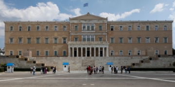 Δημήτρης Κυριακόπουλος: Τα μνημόνια έφυγαν, η σκιά τους θα παραμείνει για χρόνια