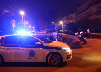 Χαλάνδρι: Αυτοκίνητο έπεσε σε στάση λεωφορείου – Τρεις τραυματίες