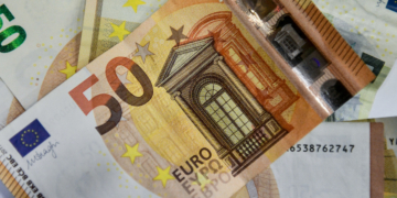 Eurostat: Στο 2,7% μειώθηκε ο πληθωρισμός στην Ελλάδα τον Απρίλιο – Σταθερός στο 2,2% στην ευρωζώνη