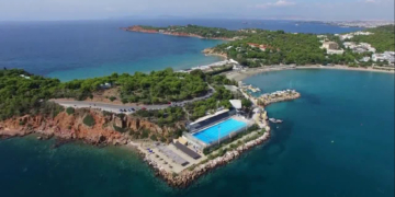 Άμεση κινητοποίηση του Δήμου Βάρης Βούλας Βουλιαγμένης μετά από καταγγελία περί ρύπανσης στον κόλπο Βουλιαγμένης