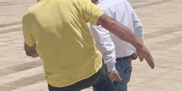 Ο πρώην Δήμαρχος Ραφήνας Ανδρέας Κεχαγιόγλου κλώτσησε τον Ευάγγελο Μπουρνούς έξω από το Δημαρχείο