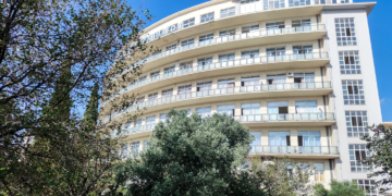 Συνελήφθησαν δύο άντρες που απείλησαν με ψεύτικο όπλο ασθενή στο ΚΑΤ