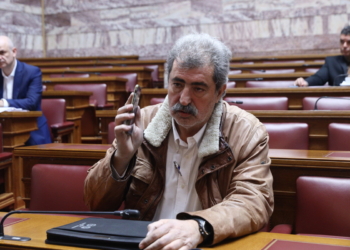 Επίμονοι πολιτικοί εγωισμοί