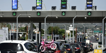 Στο «κόκκινο» η έξοδος των εκδρομέων για το τριήμερο του Αγίου Πνεύματος: Μποτιλιάρισμα στην Αθηνών-Κορίνθου