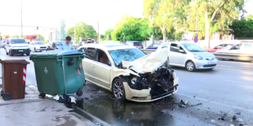 Τραγωδία στην Ποσειδώνος – Νεκρή γυναίκα εργαζόμενη απορριμματοφόρου μετά από σύγκρουση με ταξί