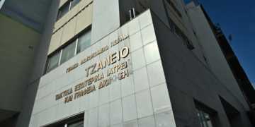 Μάχη για τη ζωή της δίνει η 62χρονη μετά το ιατρικό λάθος στο Τζάνειο: Με πολυοργανική ανεπάρκεια