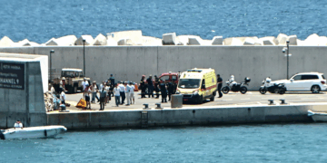 Νόμιμο αλλά επικίνδυνο: Αντιδράσεις για το πεδίο απογείωσης στη μαρίνα Βουλιαγμένης μετά την πτώση ελικοπτέρου